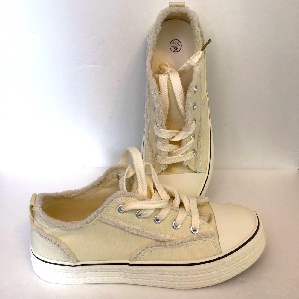 Women's Casual Cream Canvas Frayed Edge Sneakers 9.5 NEW - Picture 2 of 5